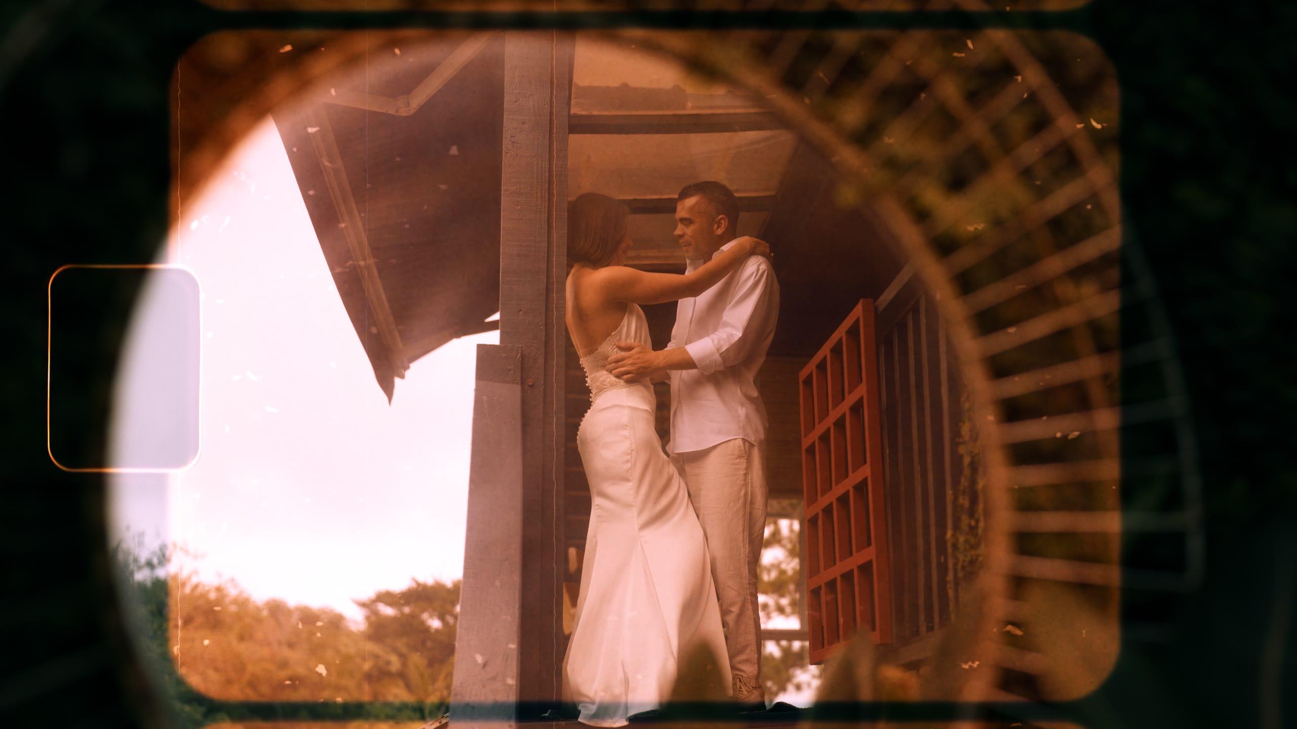 Valeria & René embracing at their venue in Puerto Rico